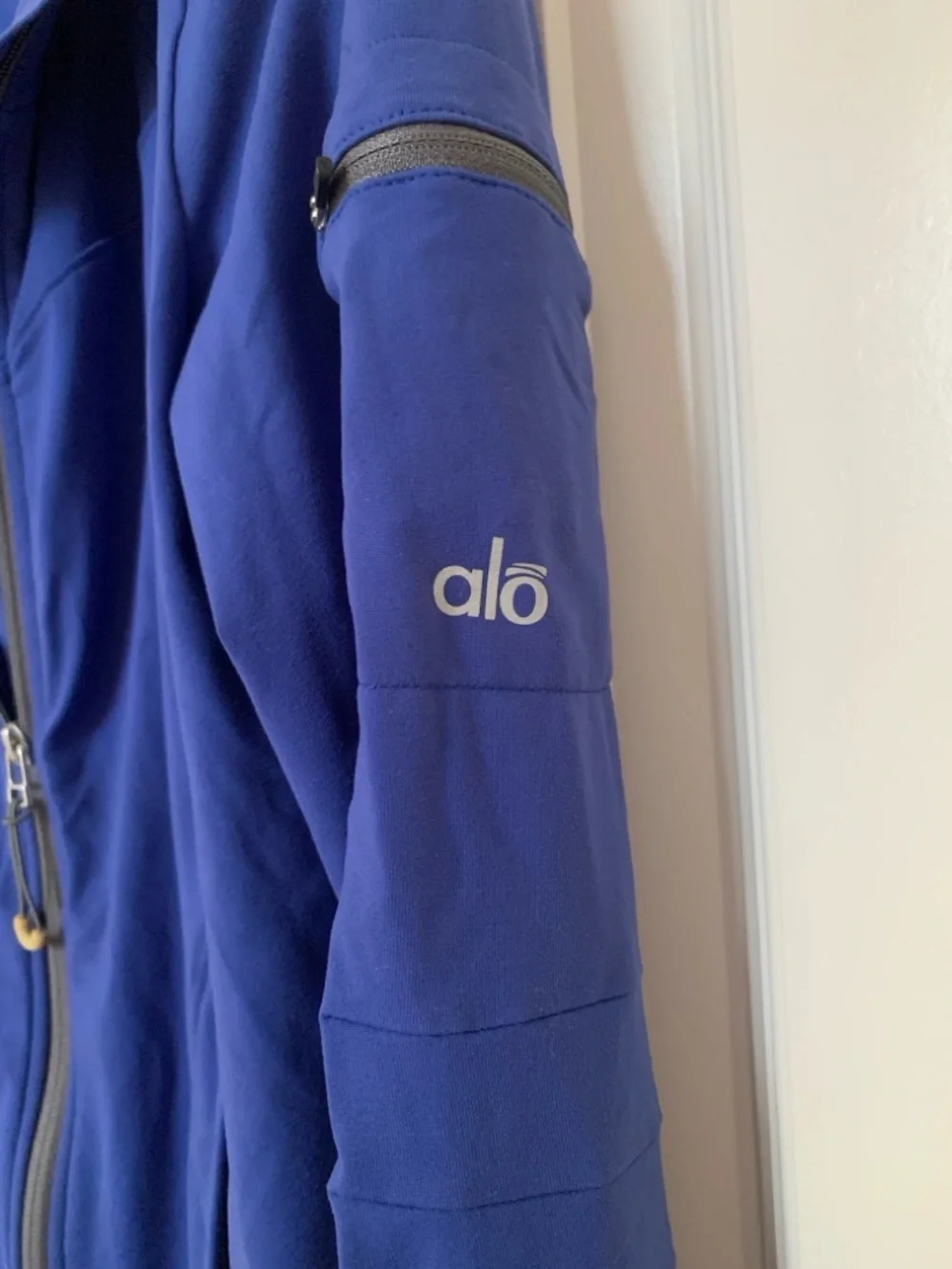 EUC Alo Yoga Blue Full Zip Performance Track Jacket - Size S/M - Picture 2 of 16